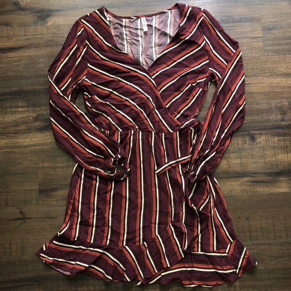 Xhilaration Long Sleeve V-Neck Wrap Dress - Picture 5 of 5